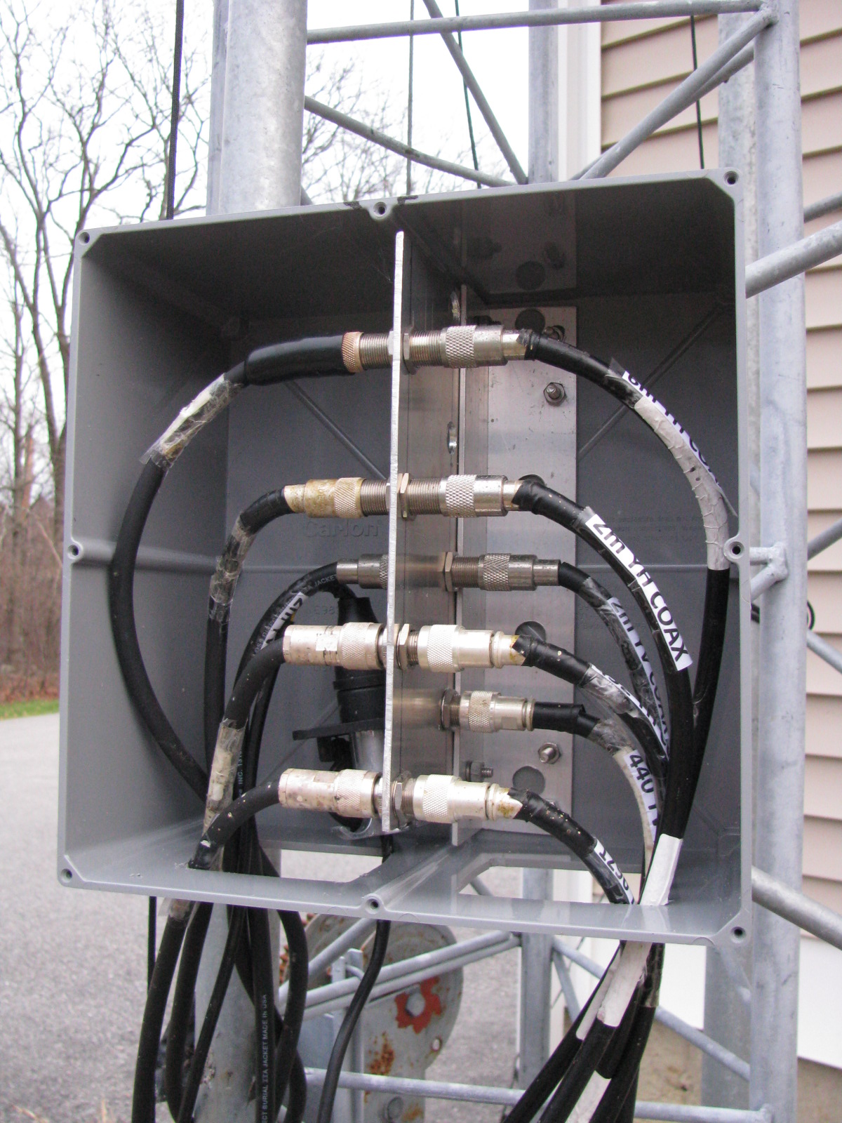 Tower HG52SS and Antennas 09.JPG